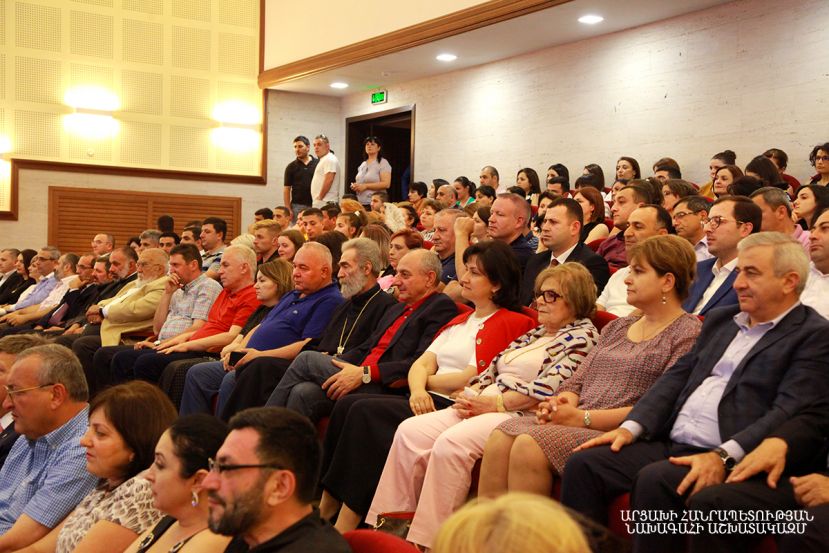 Artsakh Republic President Bako Sahakyan attended a concert devoted to the 30th anniversary of re-founding of the Artsakh Diocese of the Armenian Apostolic Church held in the Shoushi Culture and Youth Center