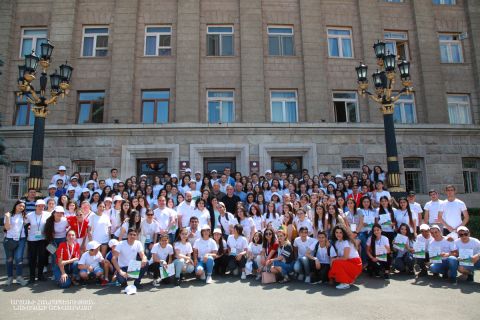 President Bako Sahakyan met with young volunteers who have taken an active part in organizational activities of holding the Confederation of Independent Football Associations (CONIFA) European Football Cup in Artsakh