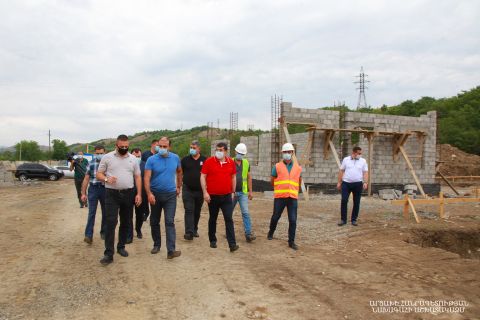 В 2021 году будет сдана в эксплуатацию новая подстанция в Степанакерте мощностью 110,35,10 кВ. Президент республики ознакомился с текущими работами