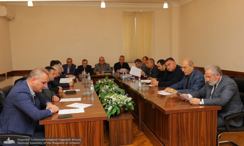 ԱՀ ԱԺ նախագահ Արթուր Թովմասյանը աշխատանքային խորհրդակցություն է հրավիրել