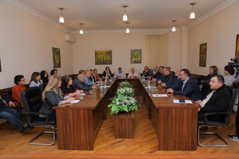 Արցախի Հանրապետության Ազգային ժողովի նախագահն ընդունել է «Ազատ Արցախ» թերթի խմբագրական կազմին