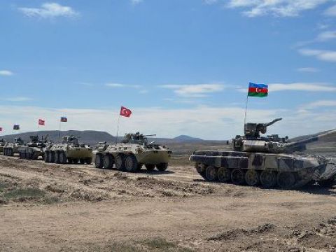 Газета.Ru. Թուրքիան Ադրբեջանին սովորեցնում է կռվել. ինչպես է փոխվել ուժերի դասավորությունը Ղարաբաղում