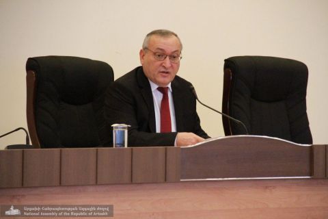 ԱՀ ԱԺ նախագահ Արթուր Թովմասյանն աշխատանքային խորհրդակցություն է հրավիրել