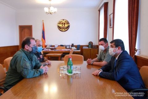 Араик Арутюнян принял министра обороны Республики Армения Давида Тонояна