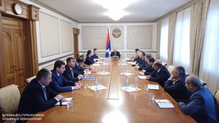 Совещание с участием руководителей райадминистраций республики и мэра Степанакерта