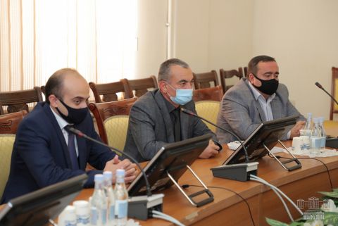 Председатель постоянной комиссии по государственно-правовым вопросам Севак Агаджанян встретился с членами одноименной комиссии НС РА