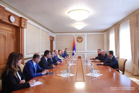Президент  Бако Саакян принял делегацию Комиссии по регулированию общественных услуг Республики Армения