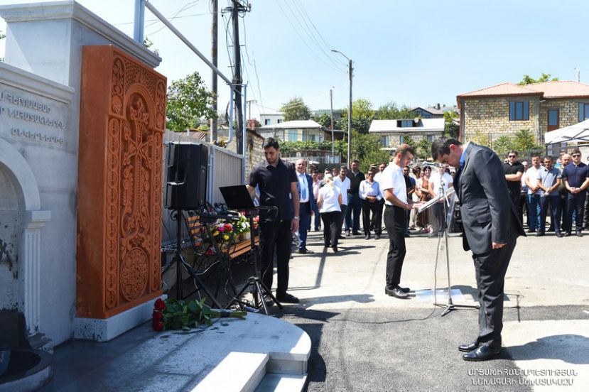 Президент Арутюнян присутствовал на открытии памятника, посвященного памяти Артема Авакяна, погибшего в 44-дневной Арцахской войне