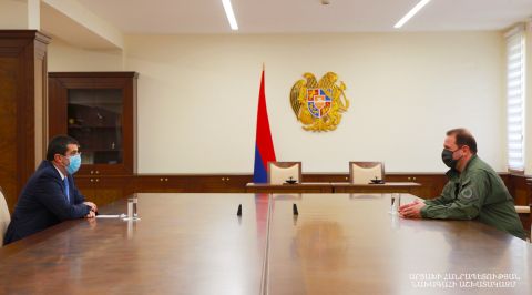 Президент Араик Арутюнян встретился с министром обороны РА Давидом Тонояном в административном комплексе Министерства обороны Армении