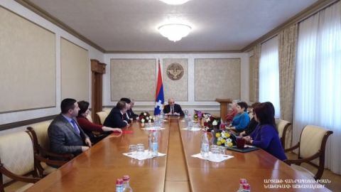 Президент Саакян вручил государственные награды и свидетельства о почетных званиях