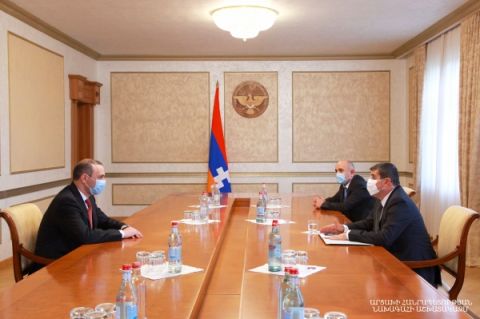 Президент Араик Арутюнян принял секретаря Совета безопасности Армении Армена Григоряна