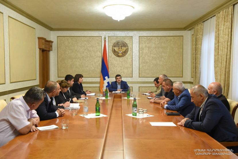 Президент Арутюнян встретился с группой представителей общественного сектора
