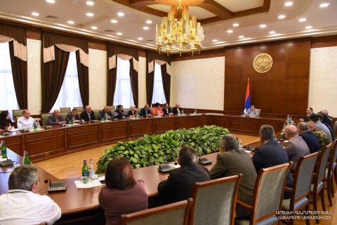Президент Араик Арутюнян встретился с членами новосозданного Общественного совета Республики Арцах