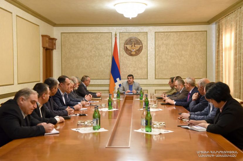 Президент Арутюнян провел расширенное рабочее совещание