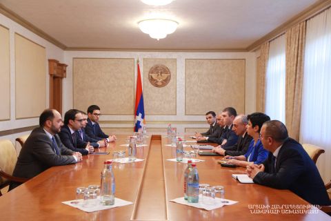 Президент Республики Арцах Бако Саакян провел встречу с вице-премьером Республики Армения Тиграном Авиняном и членами возглавляемой им делегации