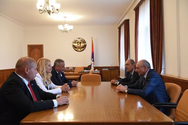Президент Республики принял группу депутатов парламента Болгарии.
